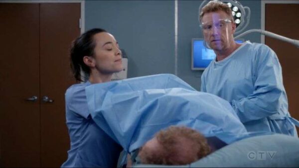 seriegrey's anatomy, 19x02, questions bêtesously-interieur-14