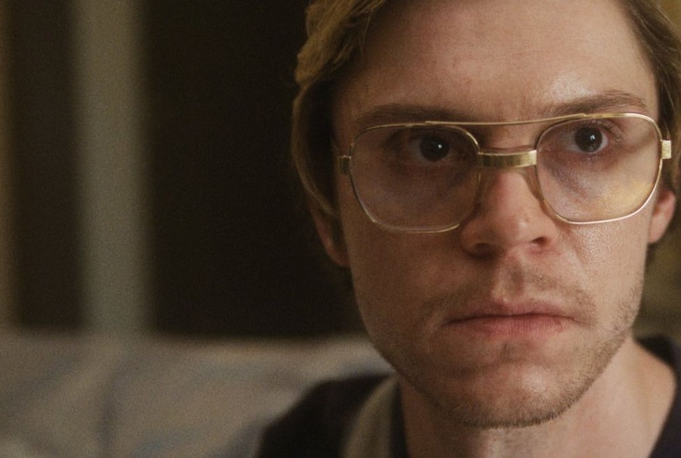 Dahmer : une personne de l’équipe de la série dénonce un “traitement horrible” sur le tournage