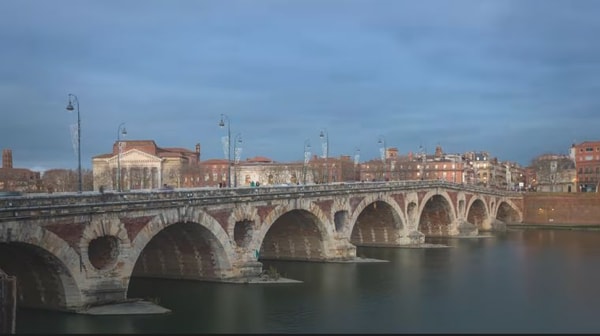 emily-in-paris-pont-incoherence