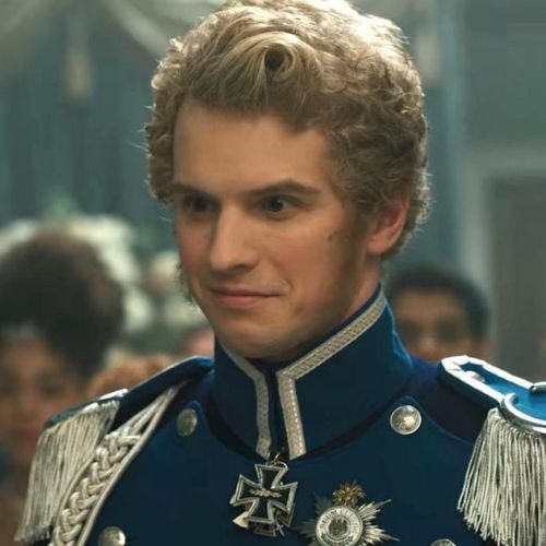 Freddie Stroma