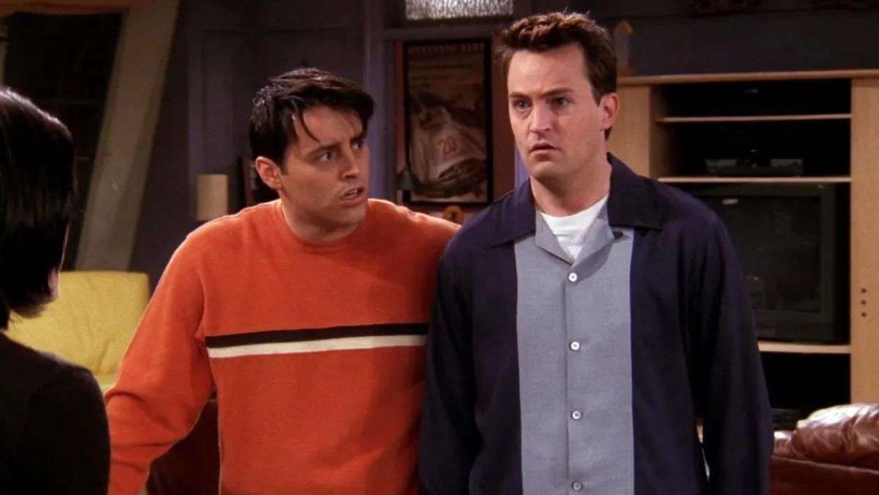 Friends saison 4 : avez-vous remarqué l'erreur dans l'épisode avec la chaîne pour adulte ?