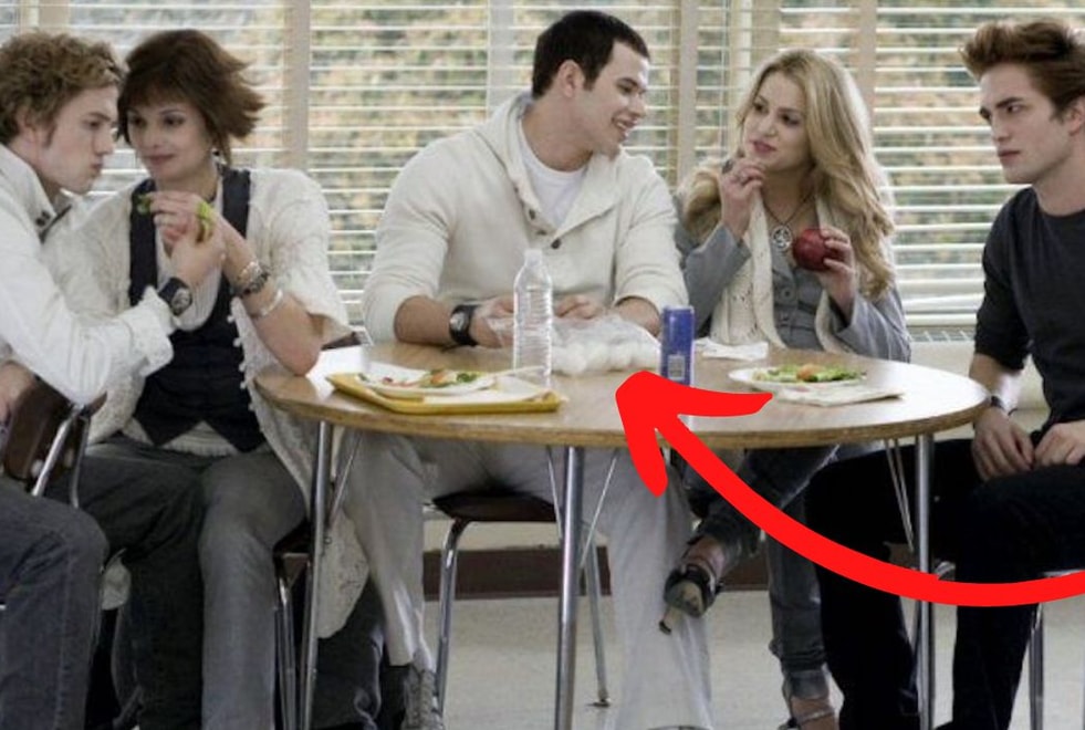 Twilight : la raison hilarante pour laquelle Emmett a un gros sachet d’œufs à la cafétéria