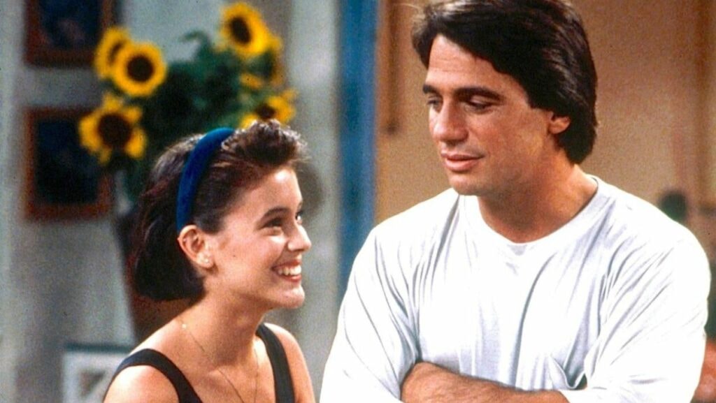 Alyssa Milano et Tony Danza dans Madame est servie.