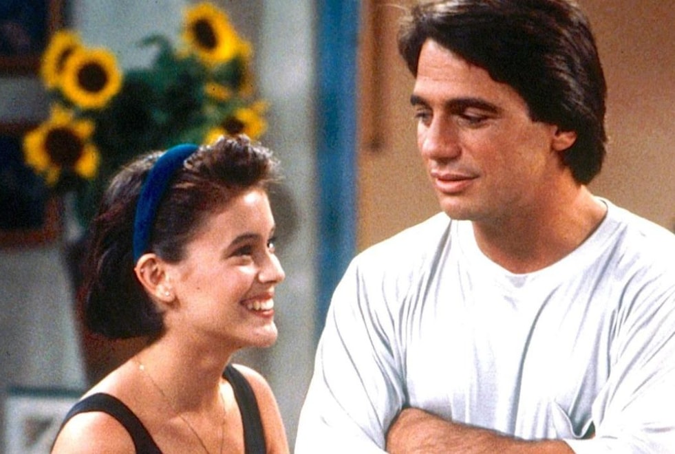 Madame est servie : Alyssa Milano en dit plus sur l’intrigue du revival