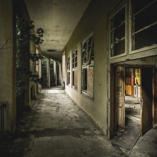 Dans un hôpital abandonné