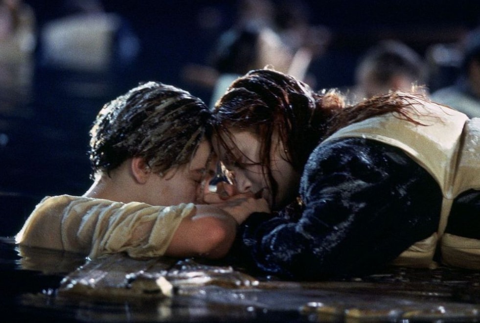 Titanic : « Je ne devrais pas le dire… », Kate Winslet fait une grosse révélation au sujet de la scène culte de la planche