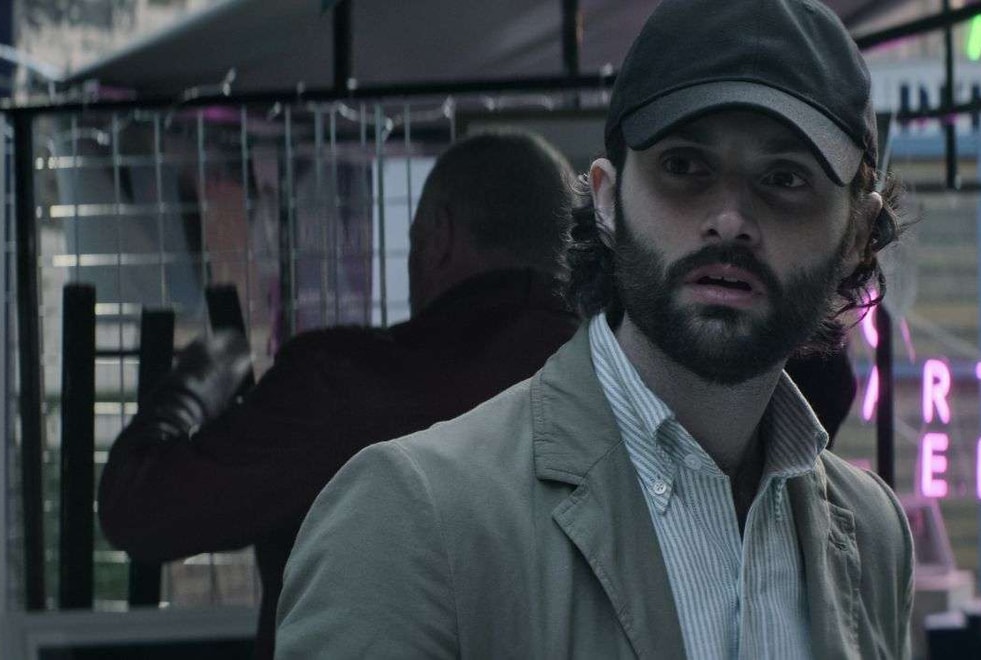 YOU : pourquoi la saison 4 se déroule-t-elle à Londres et pas à Paris ?