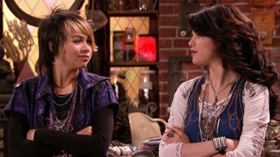 Les Sorciers de Waverly Place : Alex a failli avoir une histoire d'amour avec une fille