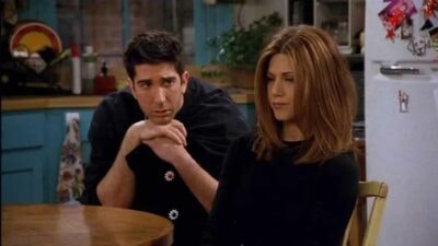 Friends : David Schwimmer (Ross) a détesté faire cette photo promo culte de la série