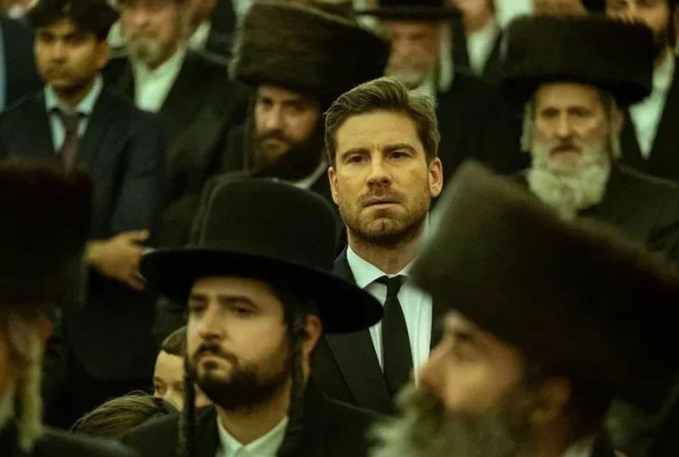 « Attardé » : l’erreur de traduction du mot « homosexuel » dans une série Netflix choque les internautes
