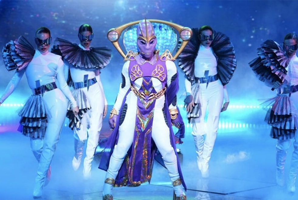Mask Singer : l’Alien, une prof de la Star Academy ? On mène l’enquête