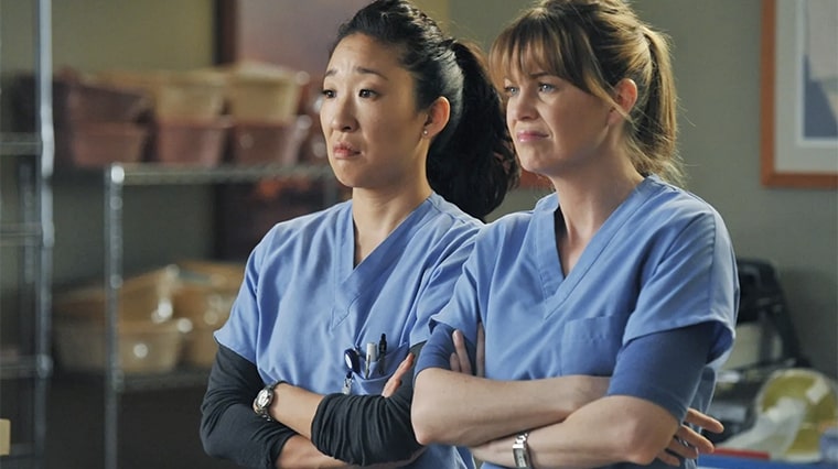 cristina et meredith dans grey's anatomy jouées par ellen pompeo et sandra oh