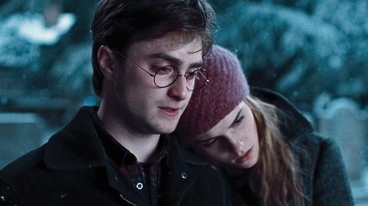 Harry Potter et Hermione Granger se soutiennent mutuellement.