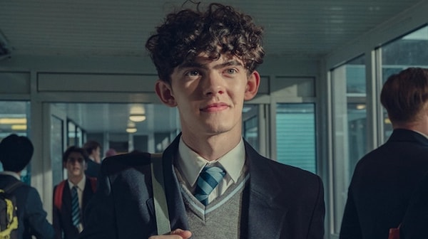 joe-locke-dans-le-role-de-charlie-spring-dans-la-serie-heartstopper-de-netflix