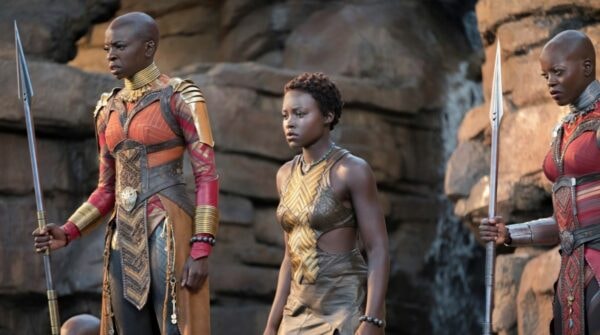 okoye-et-nakia-dans-le-film-marvel-black-panther