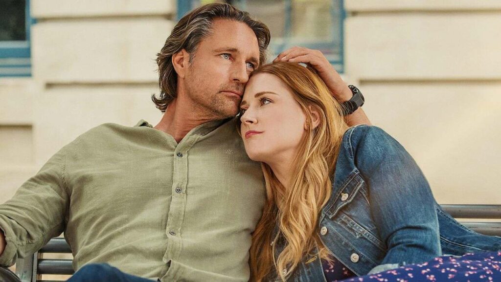 martin henderson et alexandra breckenridge dans les rôles de jack et melinda dans la série virgin river de netflix