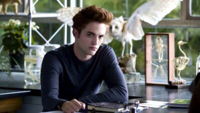 Twilight : aviez-vous remarqué Robert Pattinson en plein fou rire dans cette scène culte ?