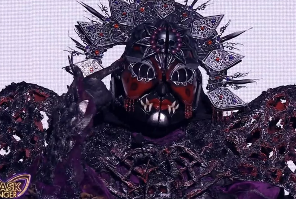 Mask Singer : qui est la Sorcière ? On mène l’enquête