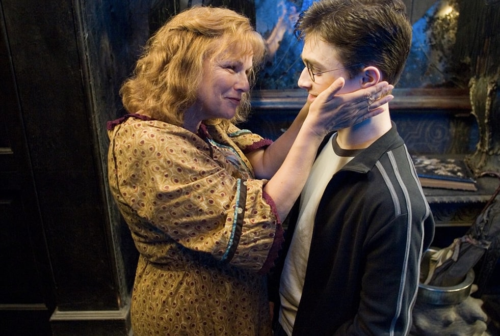 Harry Potter : pourquoi les Weasley n’ont-ils jamais adopté Harry ? #théorie