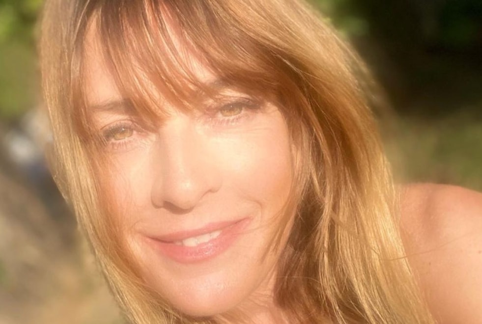 Eve Angeli annonce être enceinte de son premier enfant à 42 ans