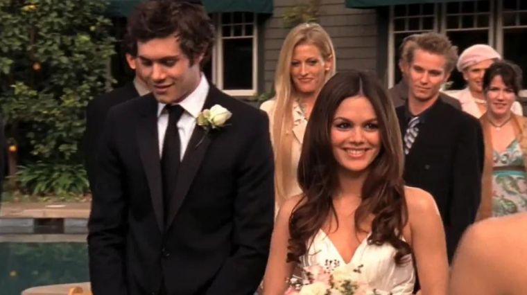 Le mariage de Seth (Adam Brody) et Summer (Rachel Bilson) dans la série Newport Beach.