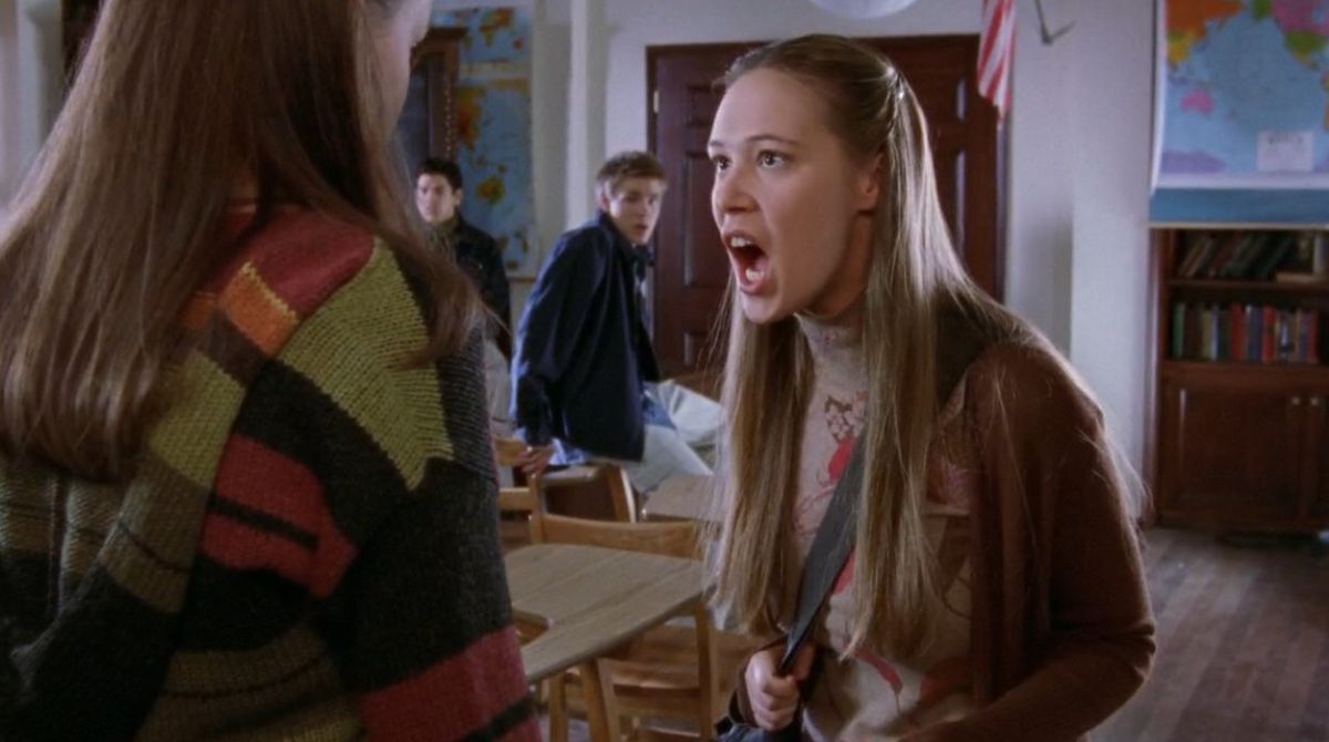 Liza Weil joue Paris Geller dans la série Gilmore Girls.