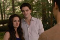 Twilight : pourquoi Robert Pattinson porte une perruque dans Révélation Partie 2