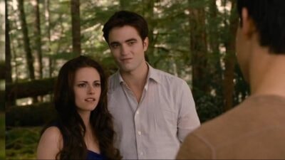 Twilight : pourquoi Robert Pattinson porte une perruque dans Révélation Partie 2