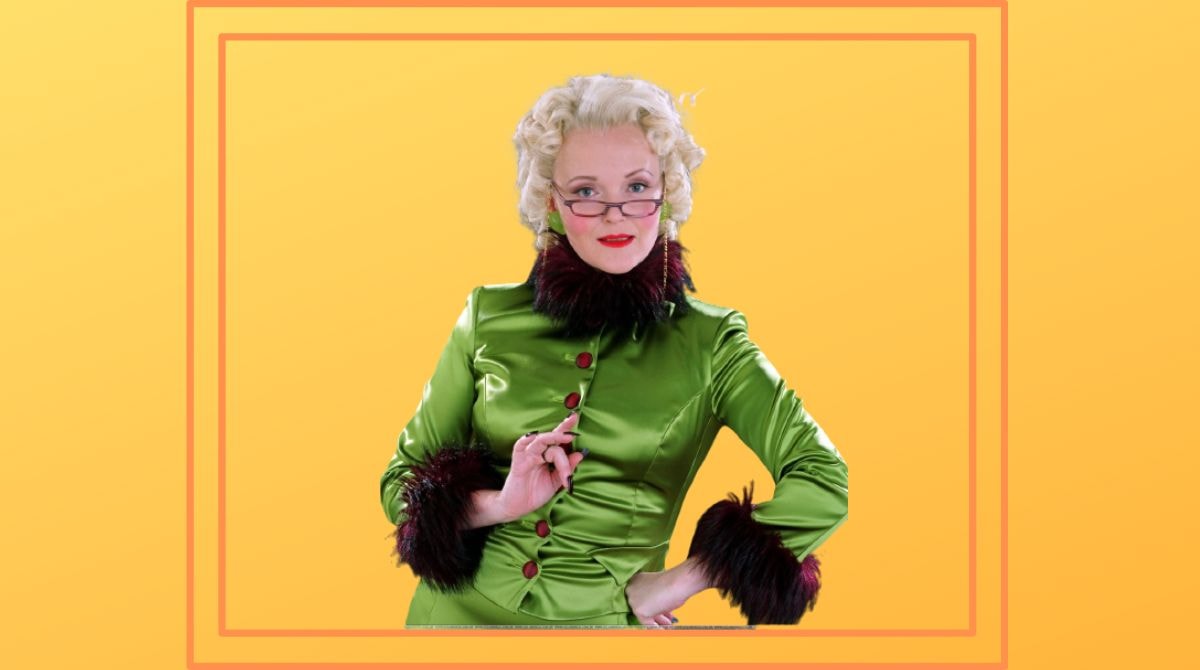 rita skeeter de harry potter sur un fond jaune