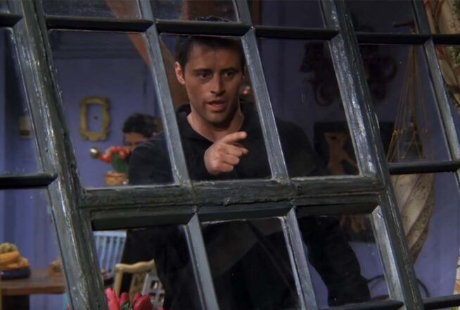 Friends : aviez-vous vu ce changement de couleur de chemise de Joey dans cet épisode ?