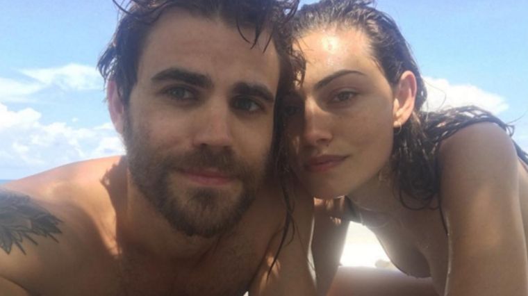 Paul Wesley et Phoebe Tonkin sur l'Instagram de l'actrice.