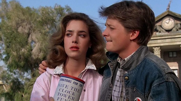 Michael J. Fox et Claudia Wells dans Retour vers le futur.