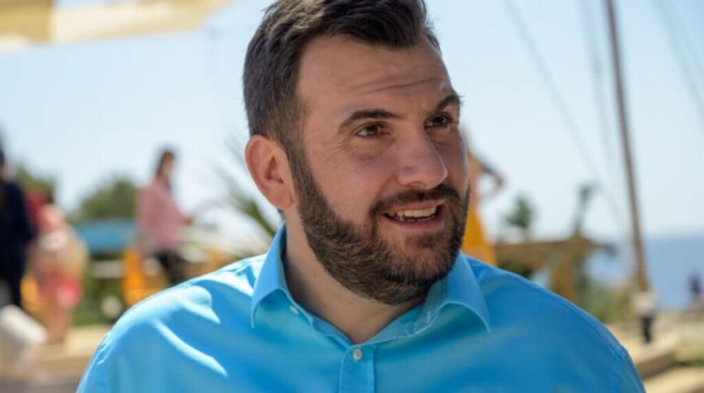 Laurent Ournac dans Camping Paradis sur TF1