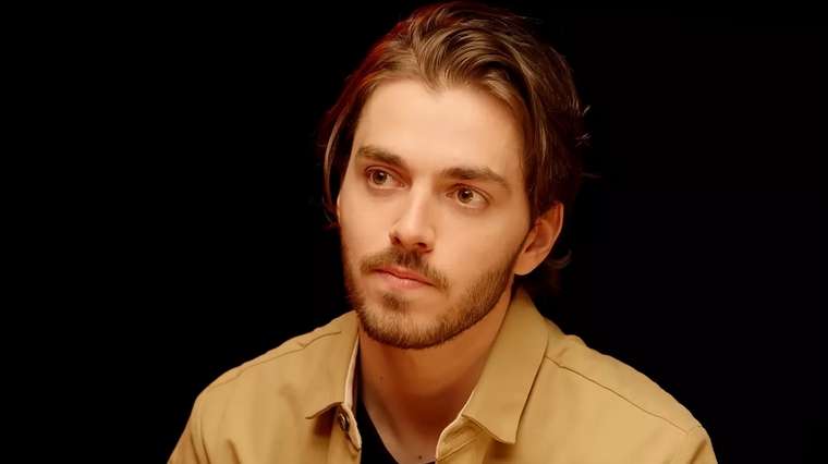 panayotis-pascot-dans-hot-ones