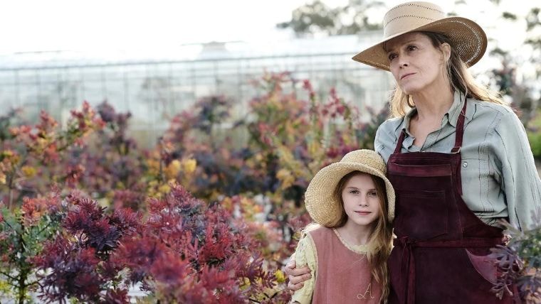 sigourney weaver et alila browne dans les fleurs sauvages sur prime video