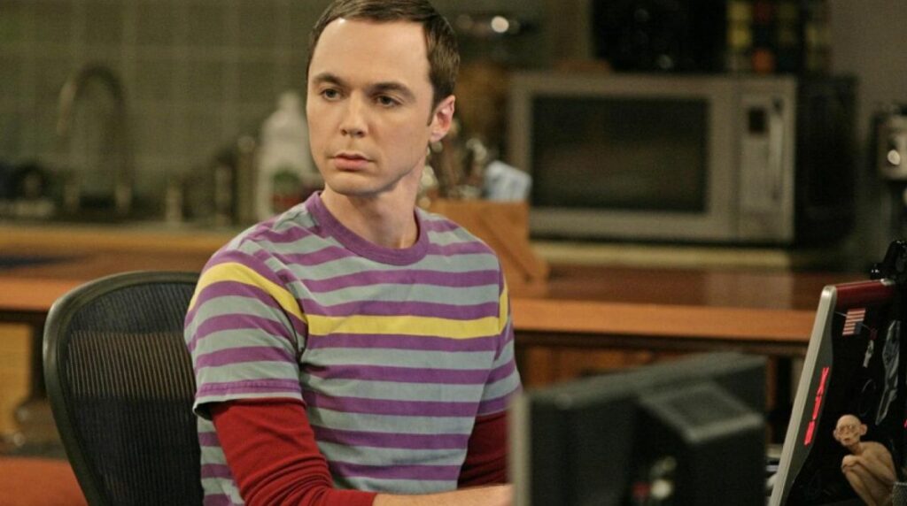 Sheldon (Jim Parsons) est le protagoniste de la série The Big Bang Theory