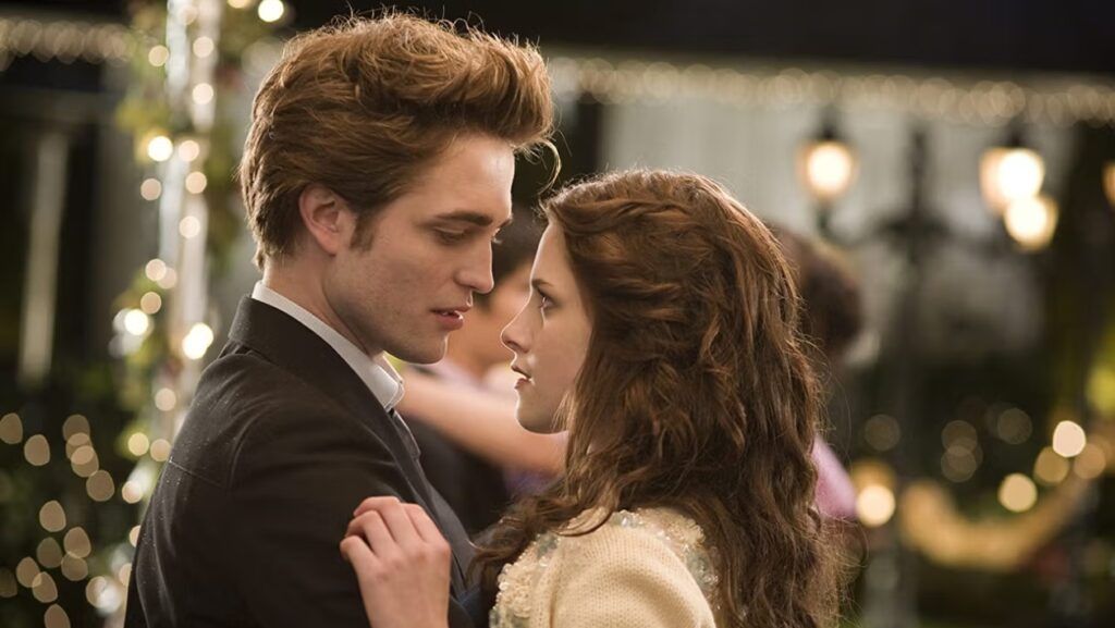 Bella et Edward au bal de fin d'année dans Twilight 1 Fascination