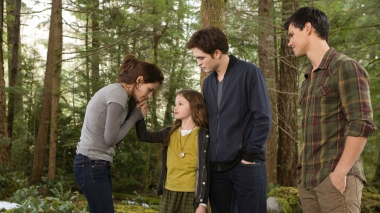 Bella, Renesmée, Edward et Jacob dans Twilight Chapitre 5 Révélation partie 2