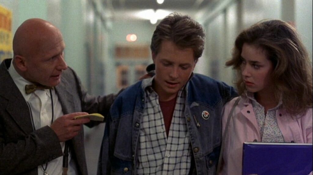 Strickland, Marty et Jennifer dans le film Retour vers le futur