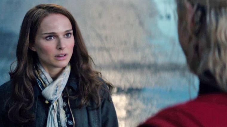 Natalie Portman joue Jane Foster dans Thor : Le Monde des Ténèbres. Elle ne reprend pas son rôle dans Thor Ragnarok.