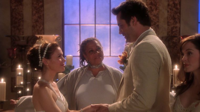 Le mariage de Phoebe et Coop dans la série Charmed.