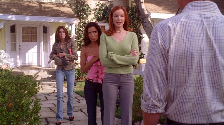 Susan, Gaby et Bree face à Paul dans Desperate Housewives.