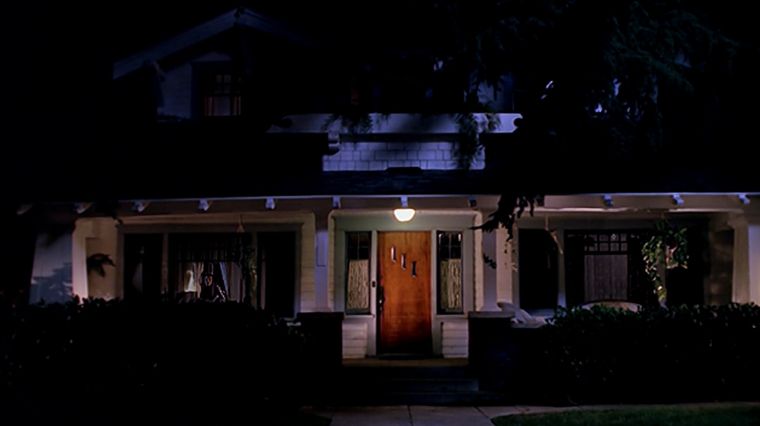 Une maison dans l'épisode 2 de la saison 6 de Buffy contre les vampires.