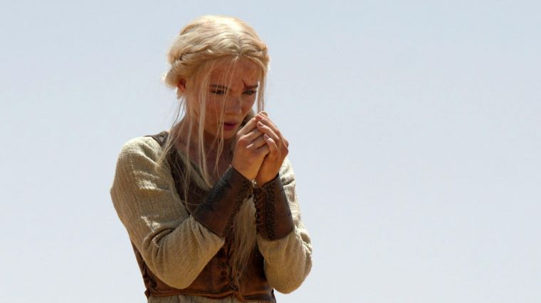 Freya Allan aka Ciri dans la série The Witcher.