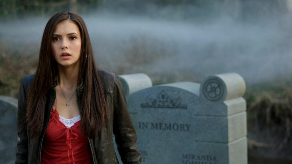 Elena (Nina Dobrev) dans le premier épisode de The Vampire Diaries.