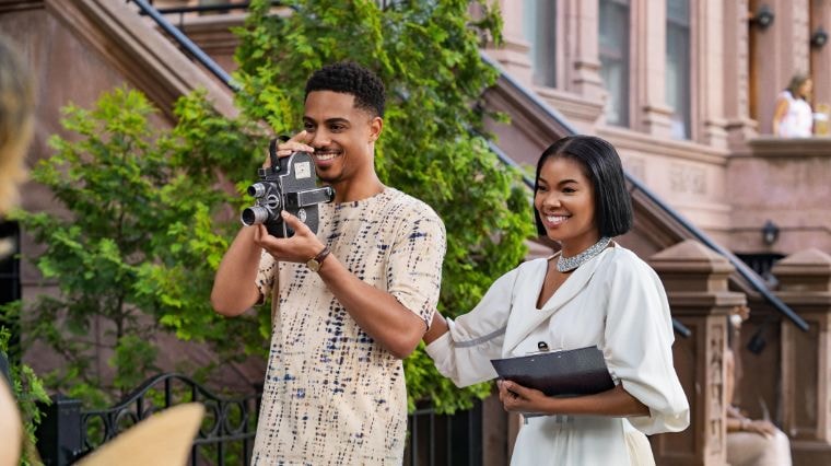 Eric et Jenna dans le film romantique de Netflix Tout à fait son style