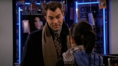 Friends : la raison pour laquelle Tom Selleck (Richard) n’a pas de moustache dans l'épisode 13 de la saison 3