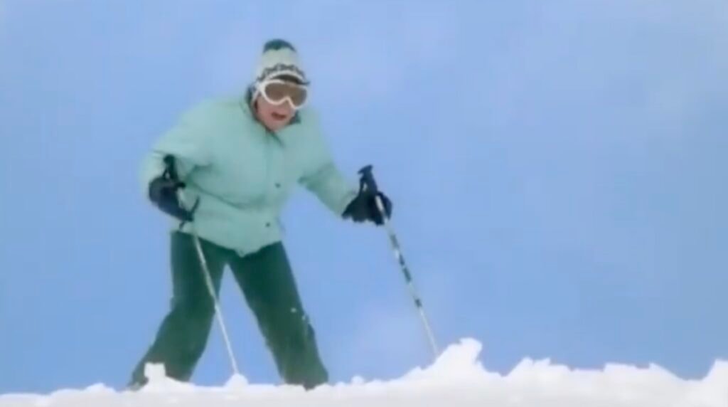 Nathalie en train de skier sur de la neige trop molle dans les bronzés font du ski