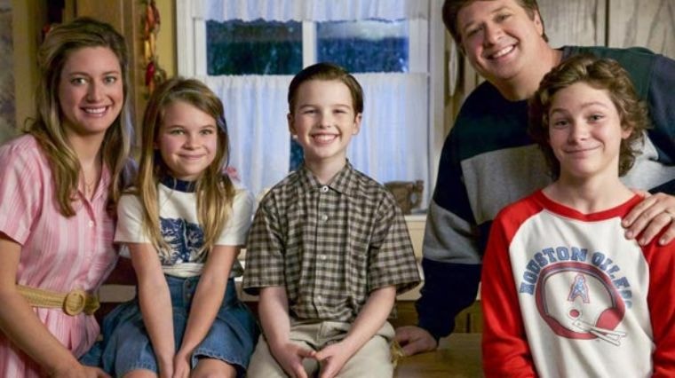 The Big Bang Theory : les fans repèrent une incohérence sur la famille de Sheldon dan Young Sheldon
