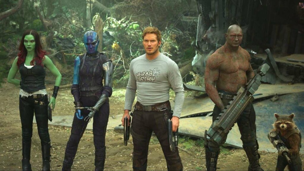 gamora, nebula, peter quill, drax et rocket dans le film les gardiens de la galaxie 2